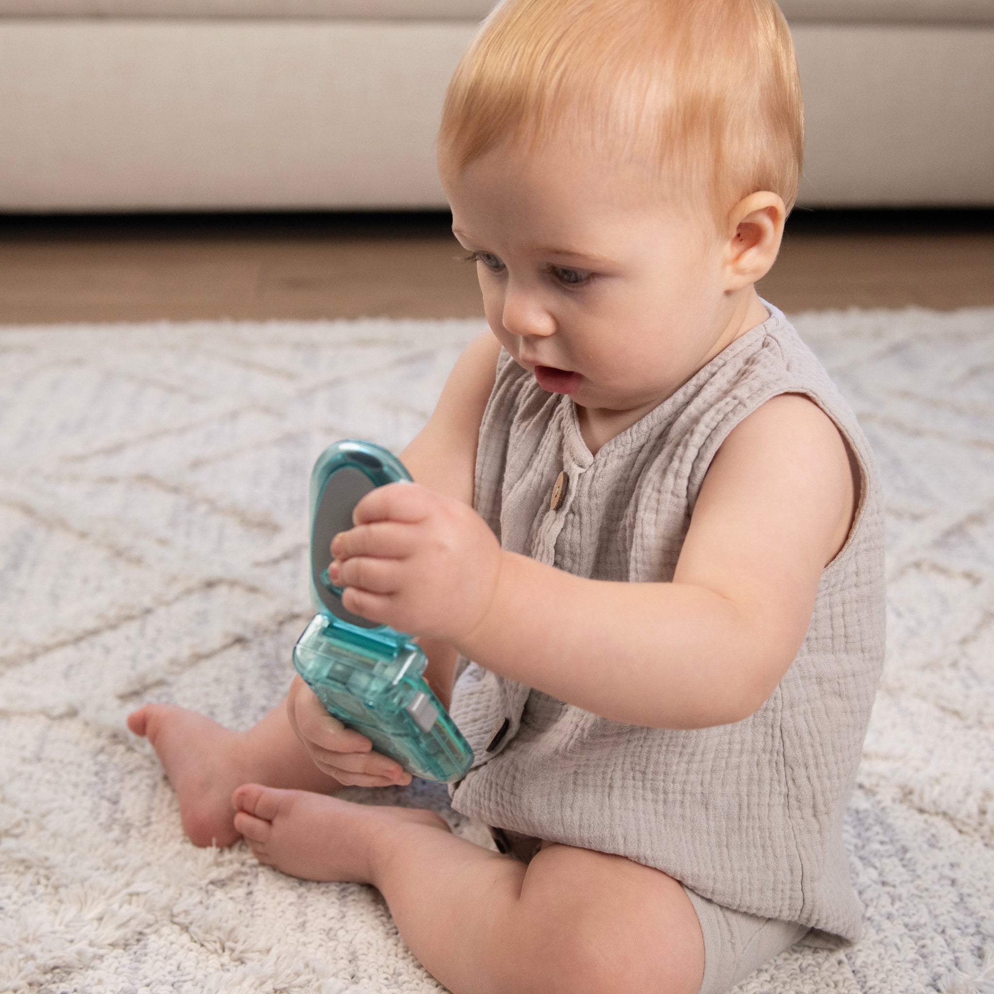 Flip & Peek Fun Phone™ Translucent – Infantino