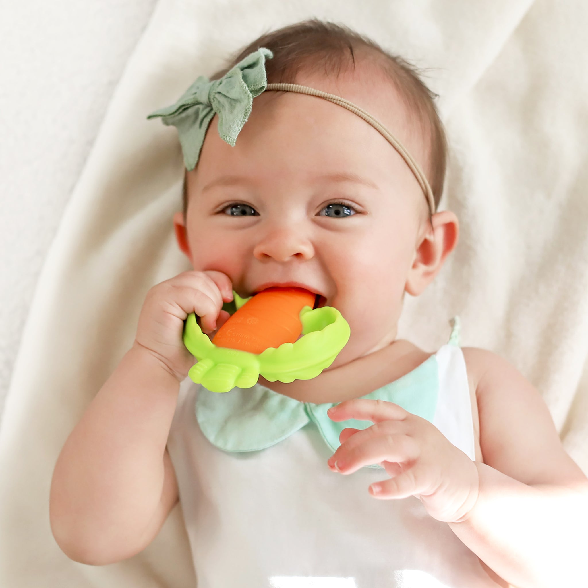 Lil' Nibbles Textured Carrot Teether™ Infantino
