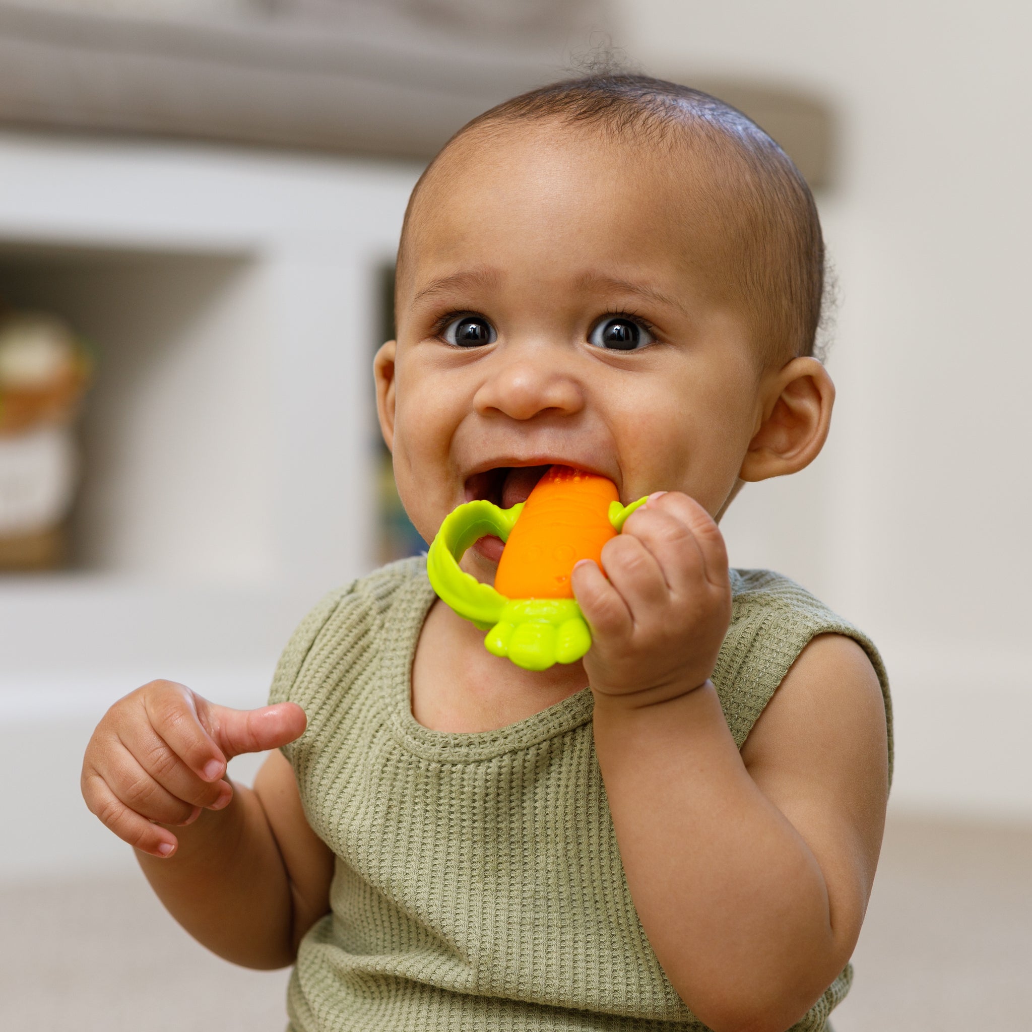 Lil' Nibbles Textured Carrot Teether™ Infantino