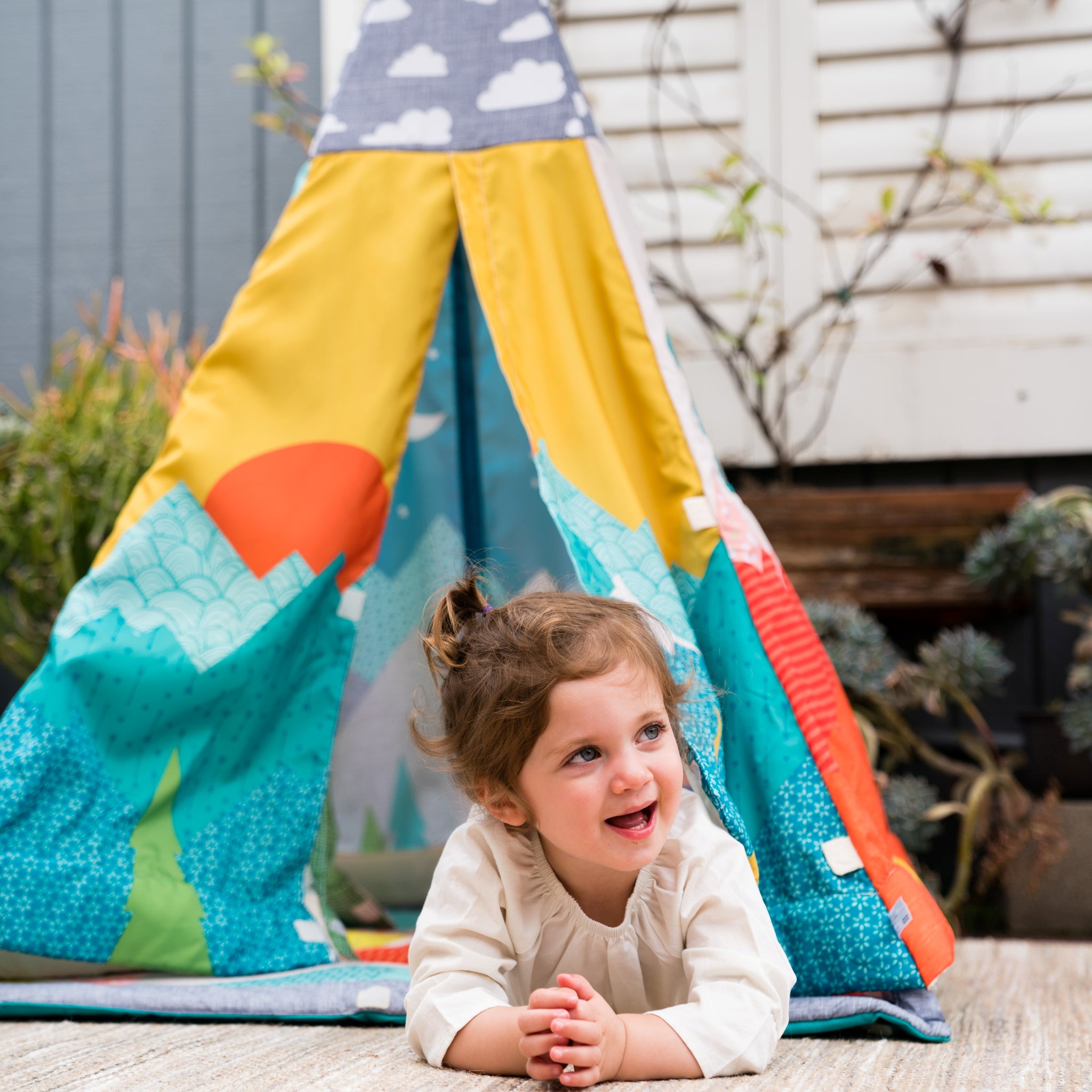 Infant to Toddler Play Gym & Fun Teepee™ Infantino