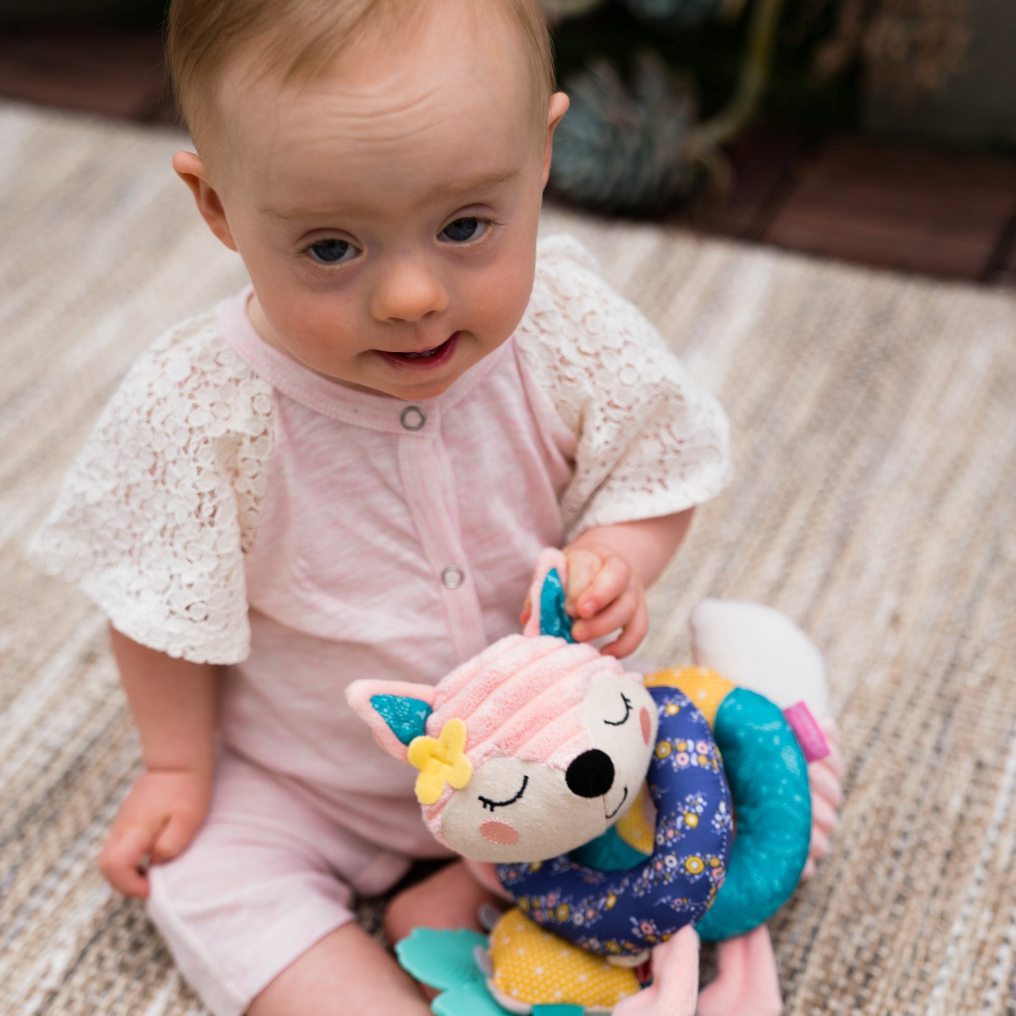 Spiral Car Seat Activity Toy™ Pink Fox Infantino